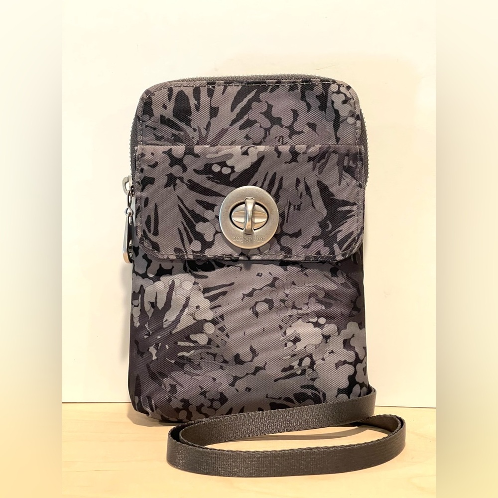 BAGGALLINI Lima RFID Mini Bag. EUC